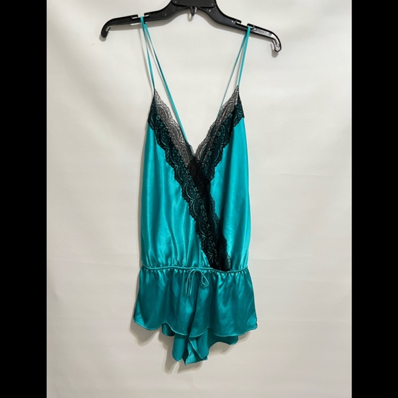 Victoria’s Secret Romper new condition. SZ M black lace a turquoise color - Picture 1 of 13